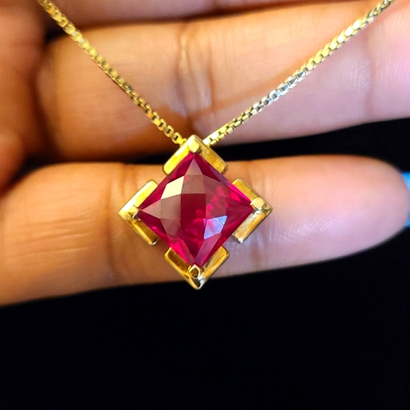 Vintage Radiant Cut 5ct Simulated Ruby Pendant on an 18in Vermeil Box Chain - Picture 3 of 6